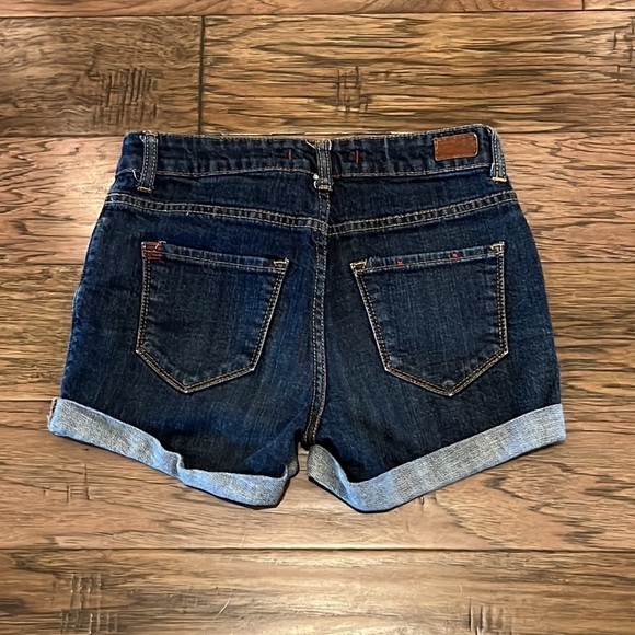 BDG Shortie Size 26 Cuffed Shorts 3 1/2" Inseam - Picture 2 of 16